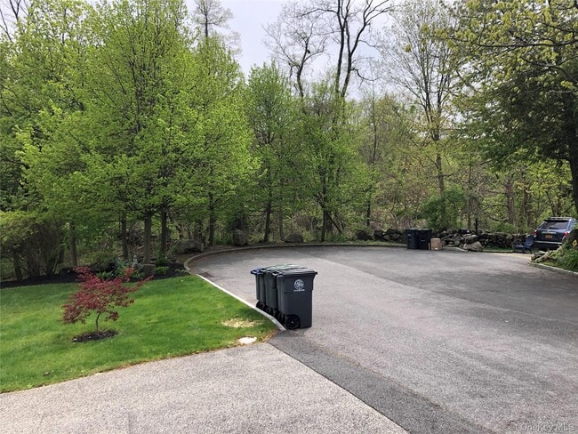 Building Photo - 16 Southminster Dr