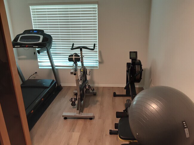 Building Photo - 496 Christina Ct