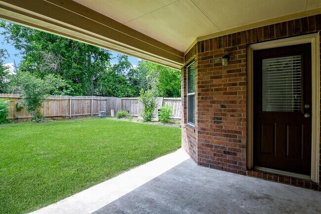 Building Photo - 2318 Appian Way
