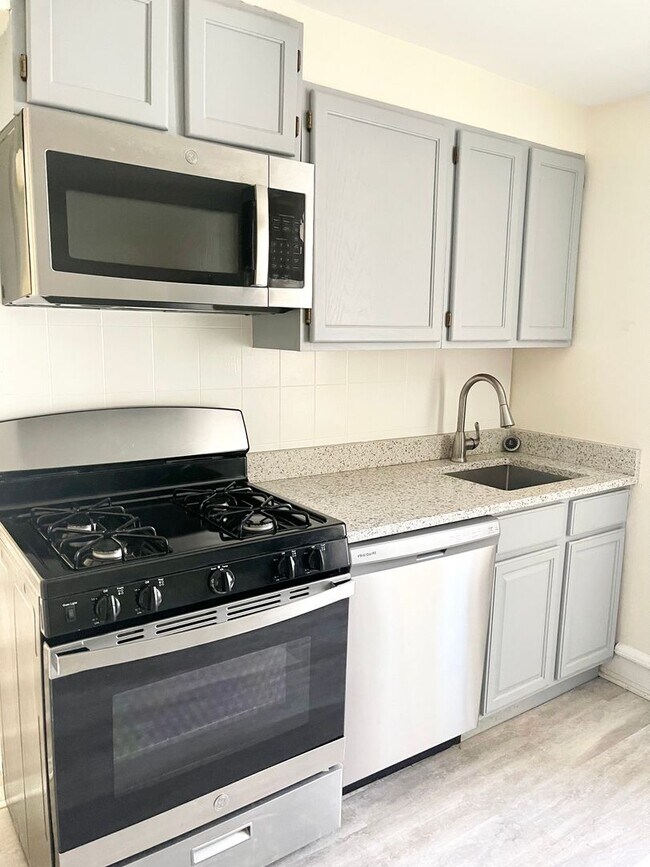 Building Photo - 5119 Hazel Ave