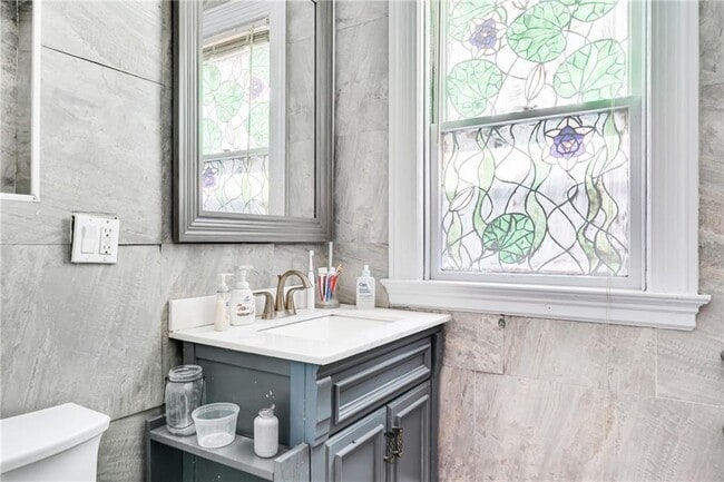 Building Photo - 21 Elton St