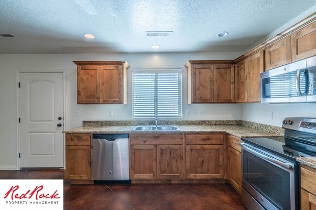 Building Photo - 2801 E 450 N