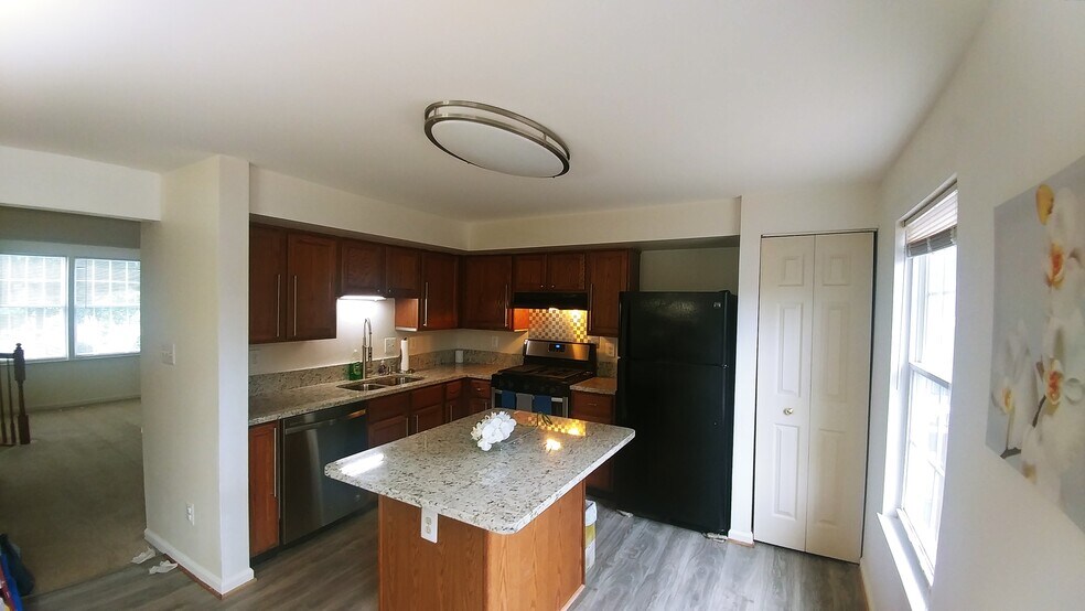 Kitchen w/ Island - 12921 Freestone Ct
