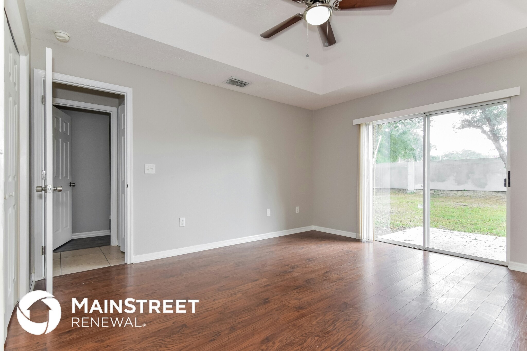 Building Photo - 9503 N Hyaleah Rd