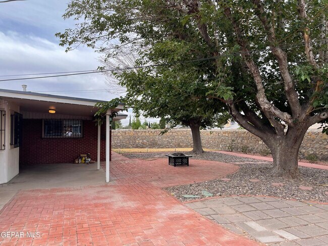 Building Photo - 9220 Lait Dr