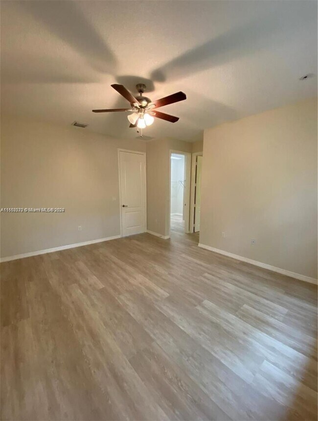 Building Photo - 5236 SW 77th Way