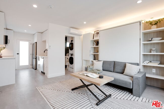 Building Photo - 1313 Ocean Front Walk