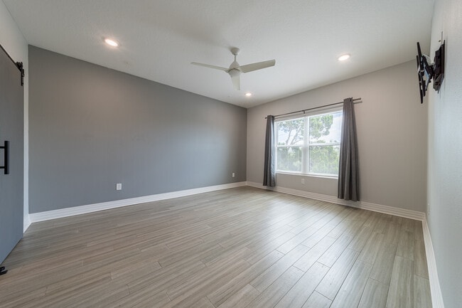 Building Photo - 2325 1st Ave S