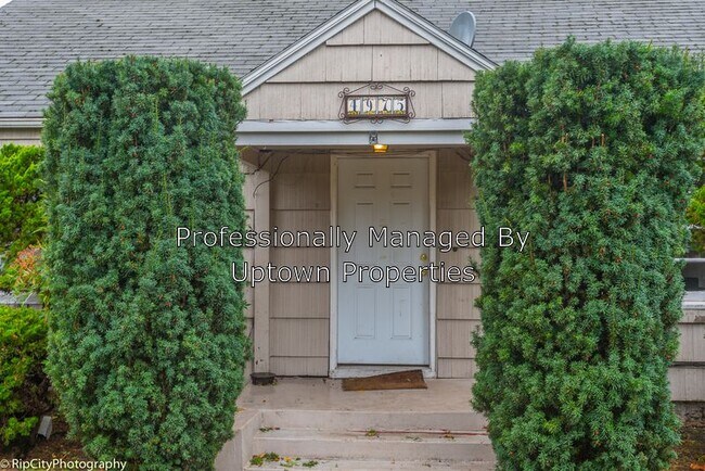Building Photo - 4975 SW Franklin Ave