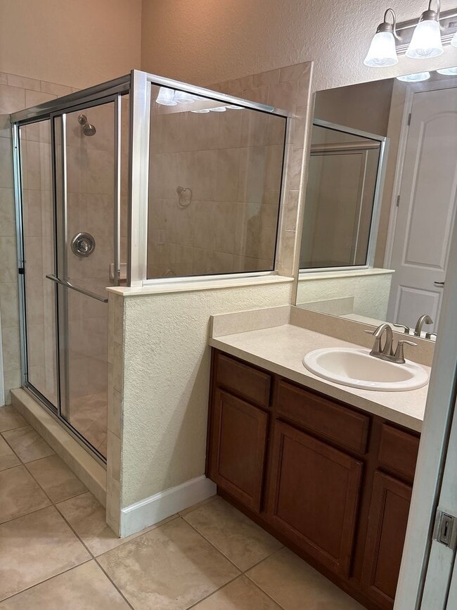Building Photo - Cypress Reserve Townhome - Gated Community