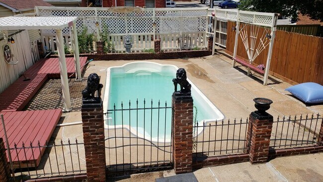 Building Photo - 2013 S 11th St