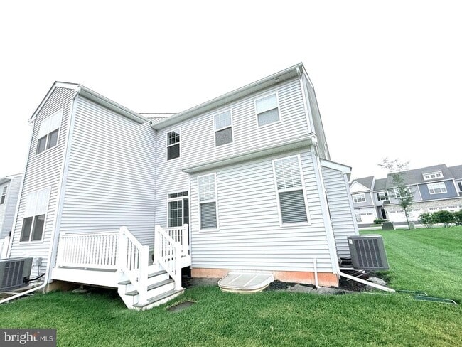 Building Photo - 347 Ridgewood Dr