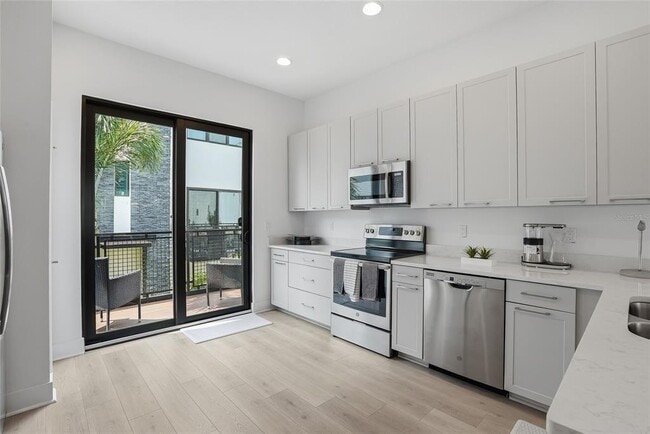 Building Photo - 4810 W McElroy Ave