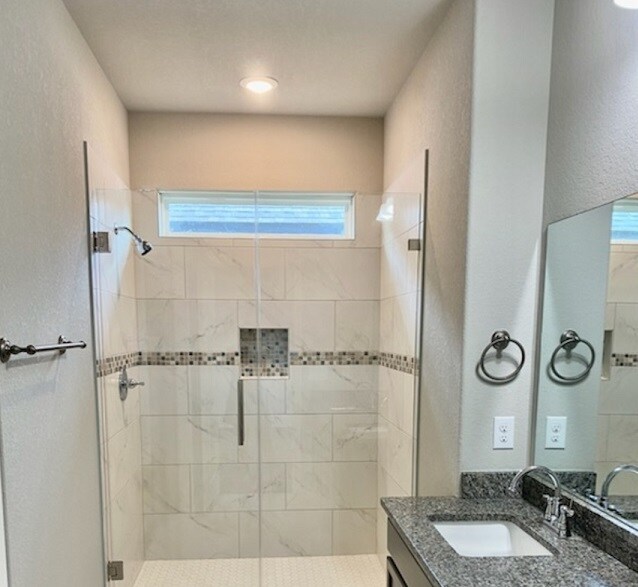 Master Bath - 1512 Dansby St