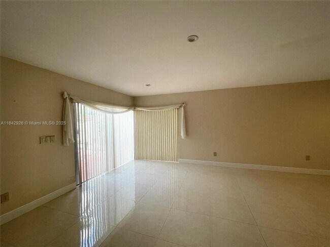 Building Photo - 10290 SW 139th Ct