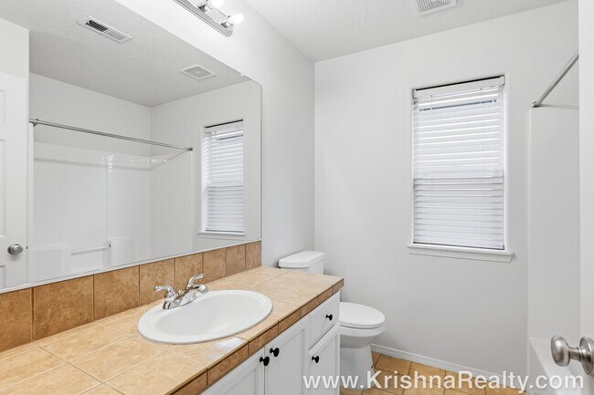 Building Photo - Beautiful 4 BD | 2.5 BA | Single-Family Home in Orenco Gardens | Charming Home in a Quiet Hillsbo...