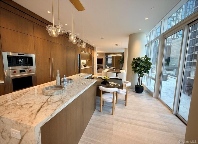 Building Photo - 18 W 53rd St