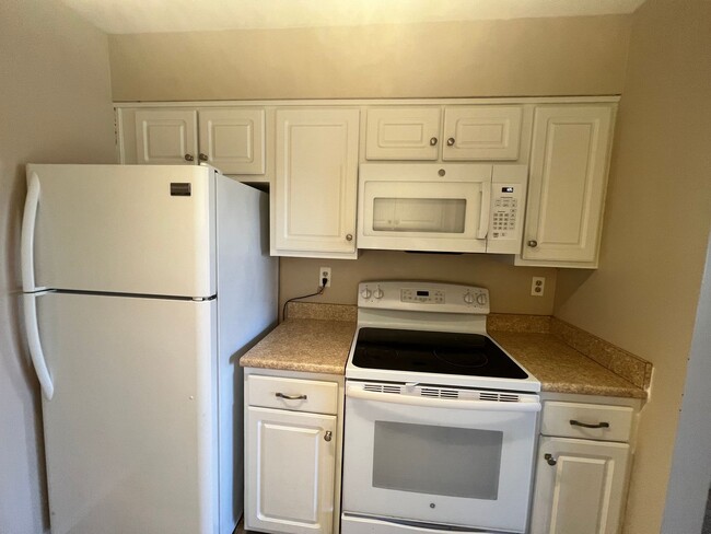 Building Photo - Lovely 2 BR/2 BA Condo in Glen Burnie!