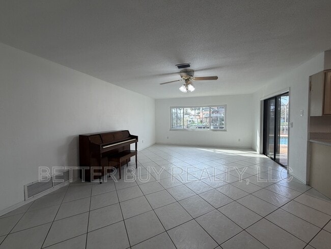 Building Photo - 337 N 10th St