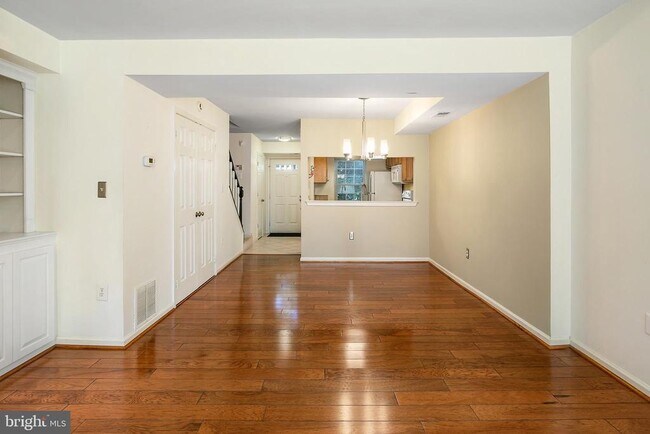 Building Photo - 3395 Lakeside View Dr