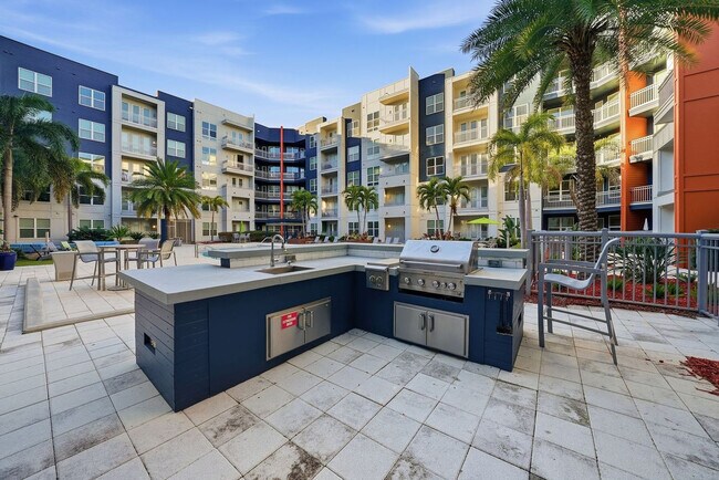 Building Photo - 1700 W Cleveland St