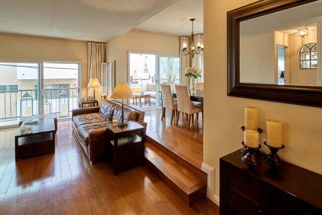 Building Photo - 817 10th St