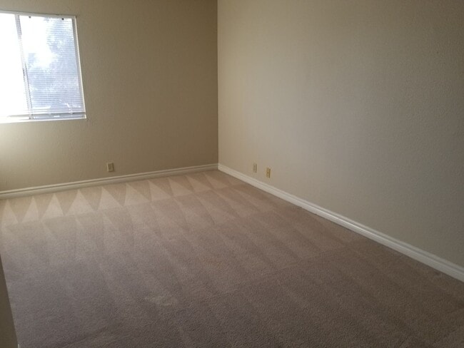 Building Photo - Beautiful 2 bedroom condo for Rent