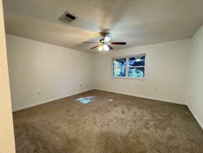 Building Photo - 606 Bayou Ln