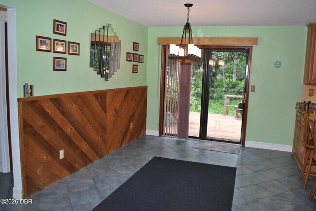 Building Photo - 5590 Lancewood Cir S