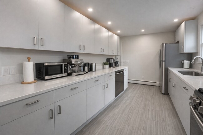 Building Photo - Lebanon - 3 Bed, 2 Bath house - $4200 plus utilities