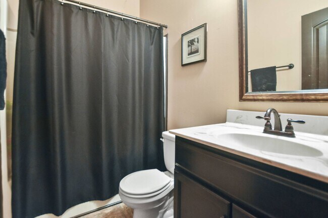 Building Photo - Pet Friendly Four Bedroom!