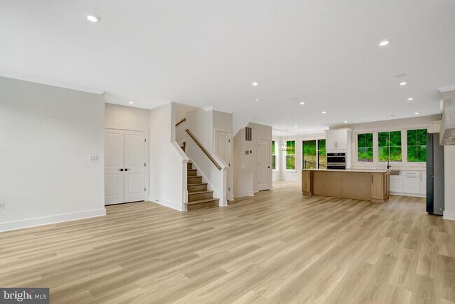 Building Photo - 9418 Dandelion Dr