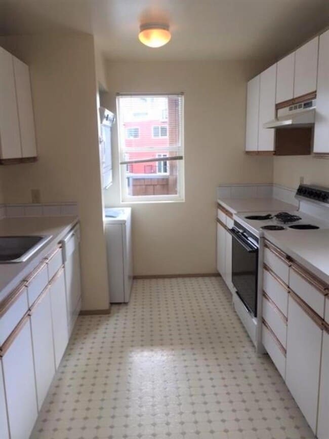 Building Photo - 1 bedroom in Seattle WA 98116