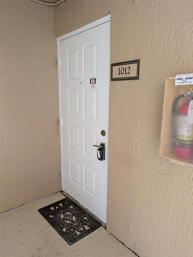 Building Photo - 9799 Westview Dr