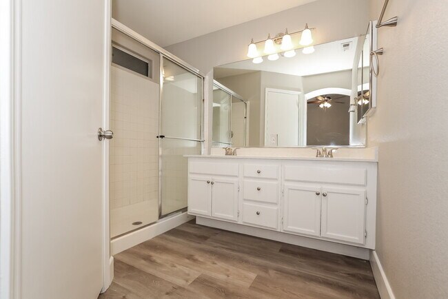 Building Photo - 4141 Oak Bay