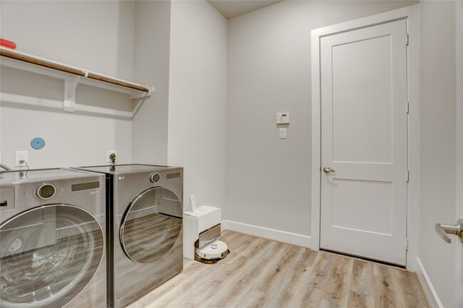 Building Photo - 1619 Chisos Bnd