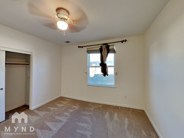 Building Photo - 715 Modern Ice Dr