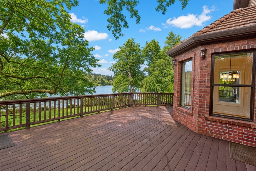 Deck looking north - 1645 SE Oak Shore Ln