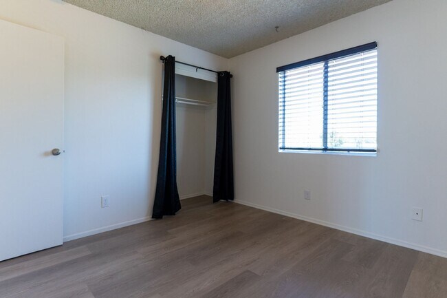 Building Photo - 450 N Coronado St