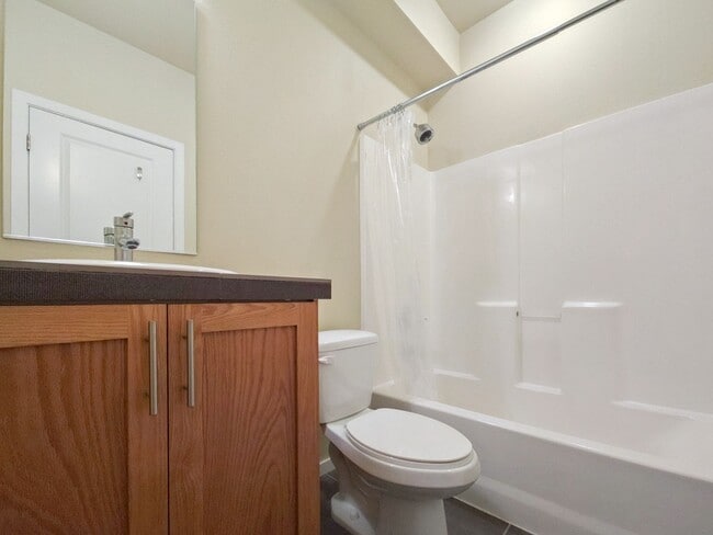 Building Photo - Spacious 3BR/3.5BA Townhome in Desirable E...