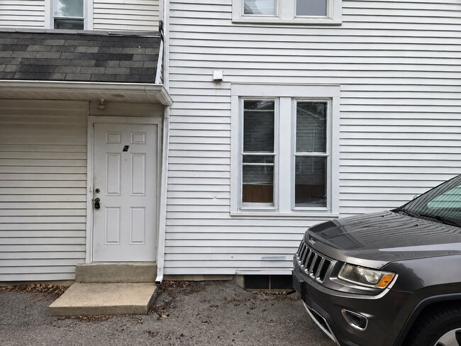 Building Photo - 16A Manor Ave