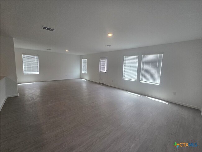 Building Photo - 5600 Geronimo St