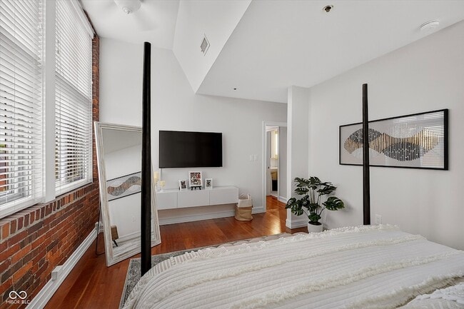 Building Photo - 430 N Park Ave