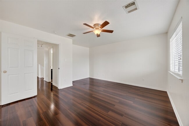 Building Photo - 20747 Settlers Lake Cir N