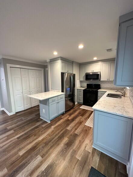 Building Photo - 2953 Lexington Trace Dr SE