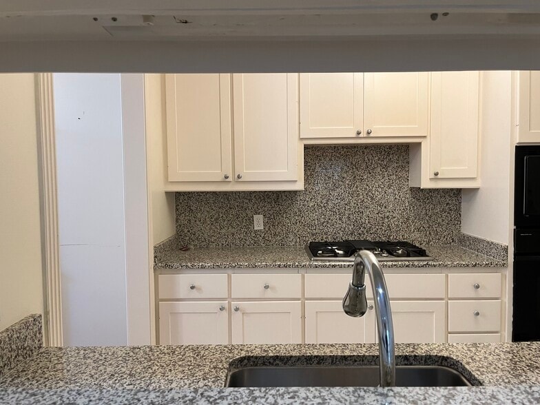 Building Photo - 6855 Bellgreen Dr