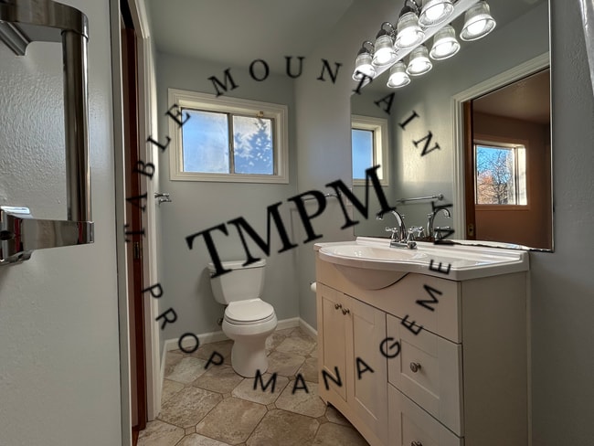 Building Photo - 120 Bessie Ln