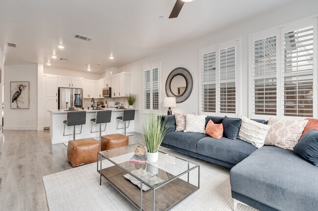 Building Photo - Bright and Beautiful 3 bedroom 2 full bathroom Home! Attached two car tandem garage with large en...