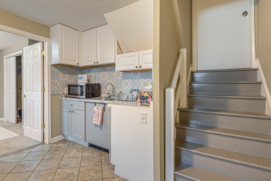 Building Photo - 5929 Camberly Ave