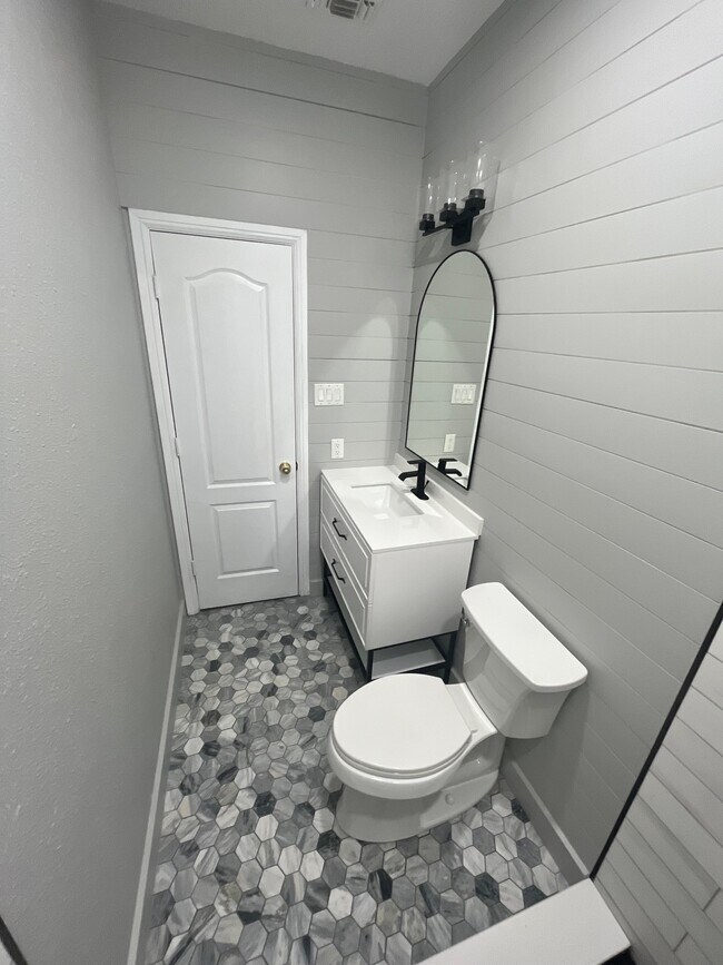 Building Photo - 4 Timberline Ct